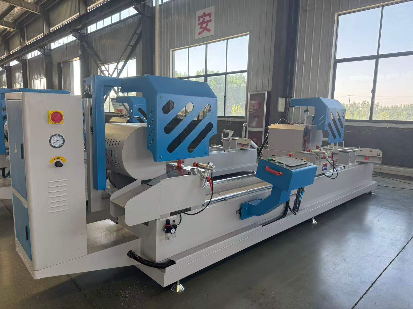 450 mm CNC-precisiezaagzaag met dubbele kop en interne zwenking (45°/90°)