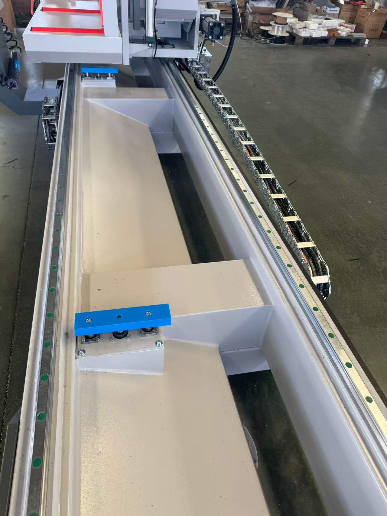 550 CNC uiterst nauwkeurige interne zwenkzaag (45°/90°)