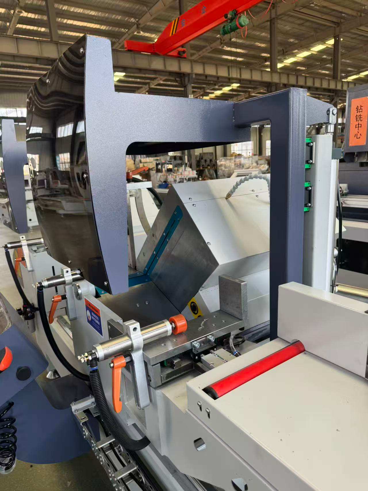 550 CNC naar buiten draaiende verstekzaag voor grote productie, 45°/90°