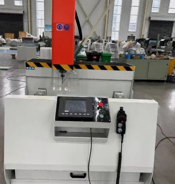 800 mm 3-assig CNC-bewerkingscentrum met hoge stijfheid | Speciaal gebouwd voor industriële aluminium extrusies