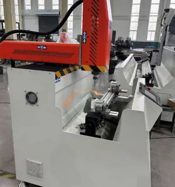 800 mm zeer stijf precisie CNC-bewerkingscentrum voor industriële aluminium profielen met grote doorsnede