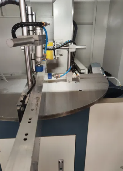 Robuuste hydraulische vliesgevelzaag voor dikwandige aluminium profielen