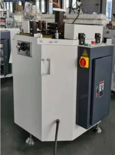 Zwaar uitgevoerde hydraulische hoekcombinatiemachine met enkelkops aluminium profiel (100 mm krimphoogte