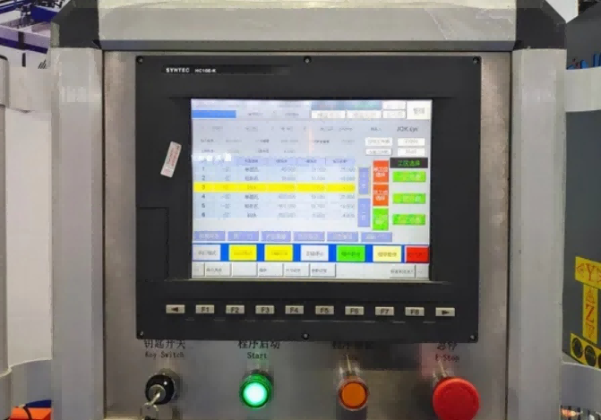 Zeer nauwkeurige 4-koppige CNC-boormachine voor aluminium vliesgevels