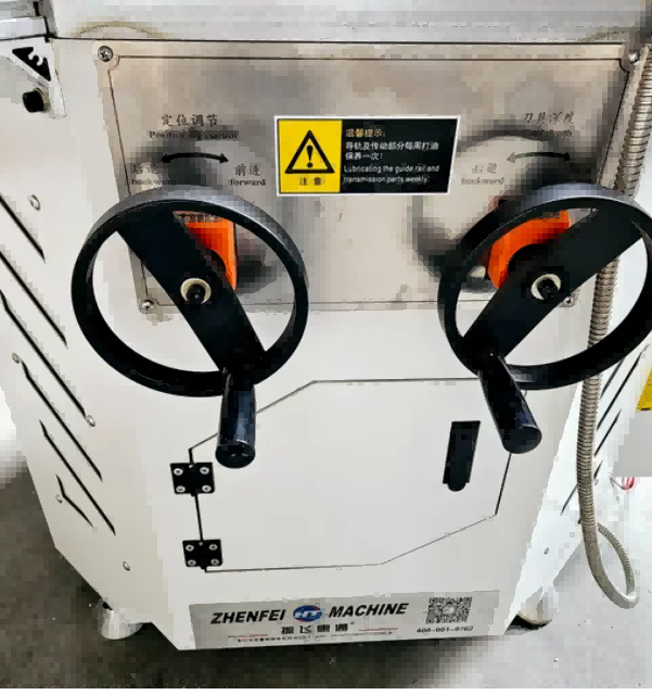 LZJ-100/3500 Enkele kop Alu. Raamdeurhoekcombinatiemachine