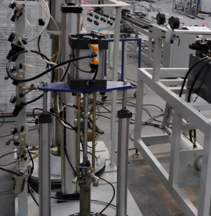 PLC-gestuurde tweecomponentenkitapplicator voor isolatieglas