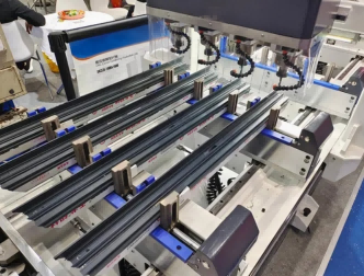 Precisie 4-koppige CNC aluminium vliesgevelboormachine