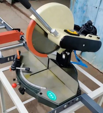 Handmatige UPVC / PVC-zaagmachine met één kop
