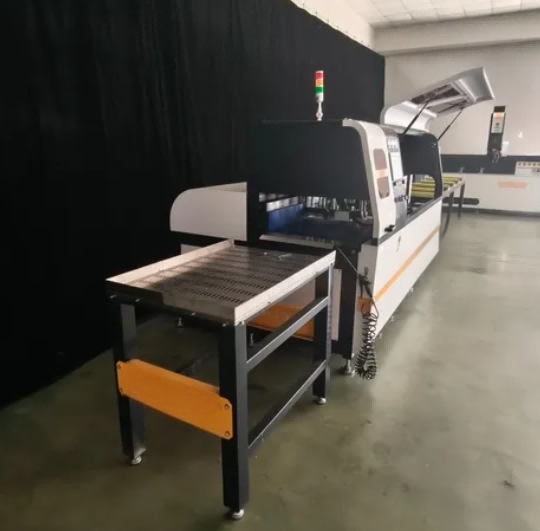 Ultra-precieze CNC-cirkelzaag voor industriële aluminium profielen